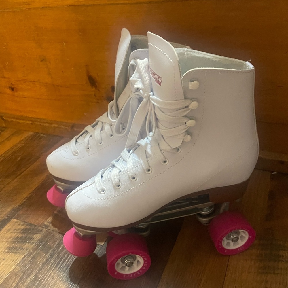 Barely used Chicago Roller Skates size 7 women